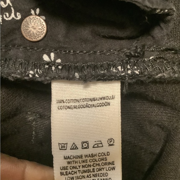 We The Free Women’s black button front 28 boyfriend‎ low rise distressed shorts - Picture 11 of 12